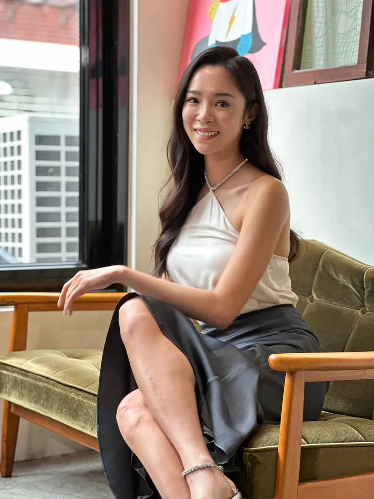 康茵茵換新東家。趙大智攝