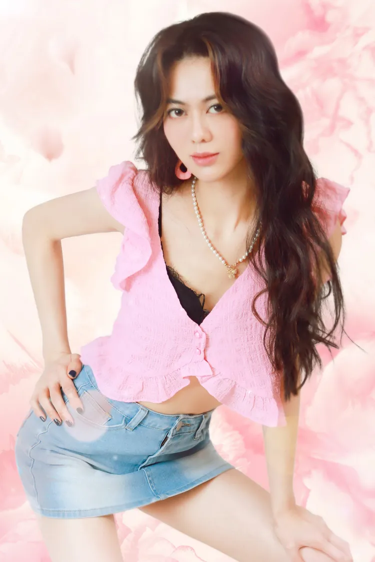 白癡公主性感擺拍。華映提供