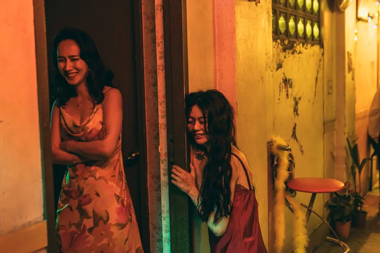 小薰（左）和白癡公主在片中飾演性工作者。華映提供