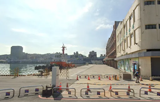 基隆港惊见四脚兽！男女公然「相拥嘿咻」　警方要抓人