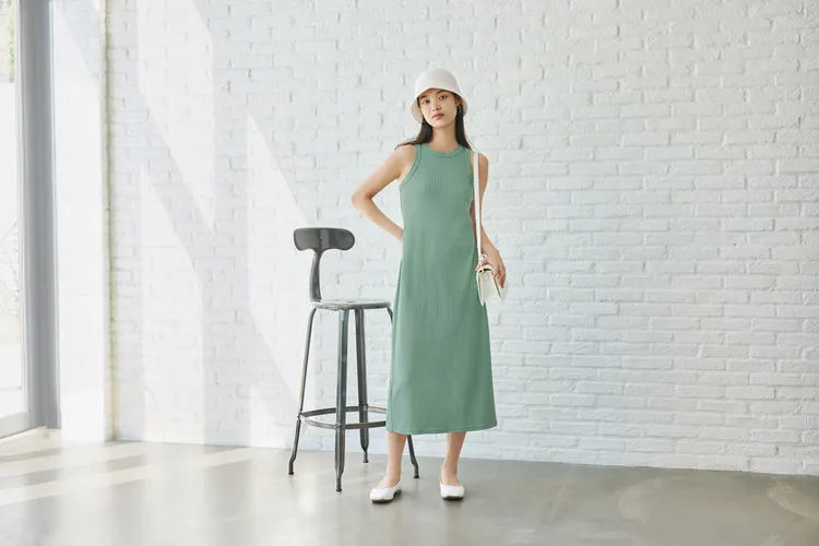 女裝羅紋合身連身裙，490元。品牌提供