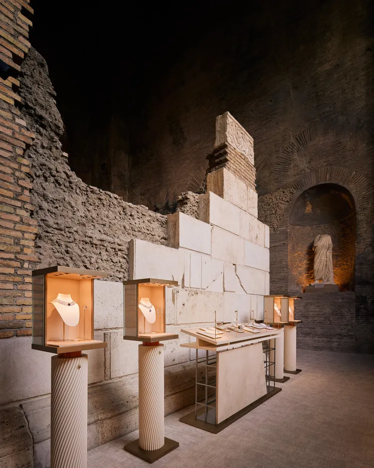 寶格麗在羅馬戴克里先浴場內展出的Aeterna頂級珠寶。品牌提供