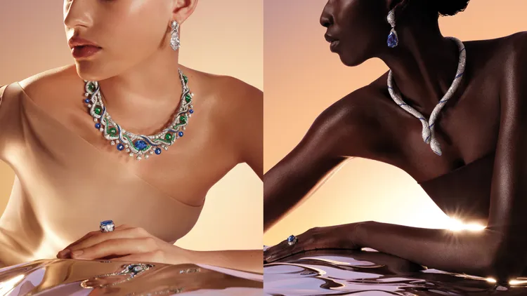 寶格麗Aeterna頂級珠寶，（左圖）Chrono
Embrace擁抱時光頂級藍寶石、祖母綠與鑽石項鍊、（右圖）SerpentiSapphire Echo靈蛇藍寶石回音頂級藍寶石與鑽石項鍊。品牌提供