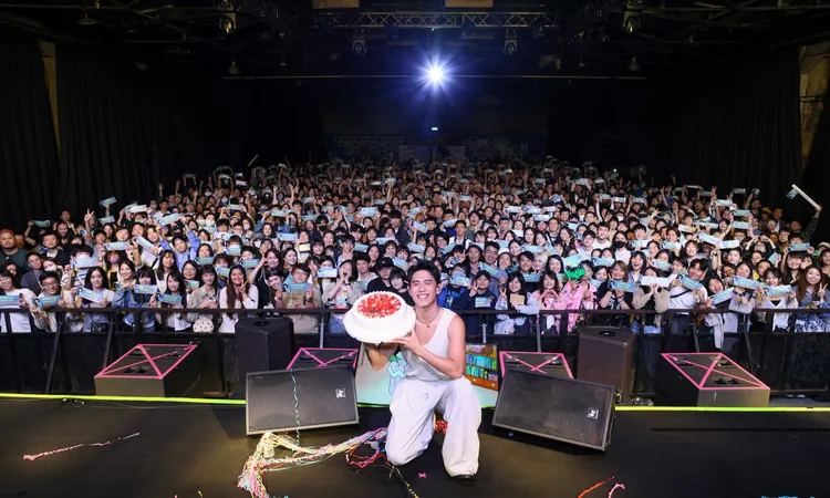 柏霖與滿場粉絲一同慶生。寬宏藝術提供