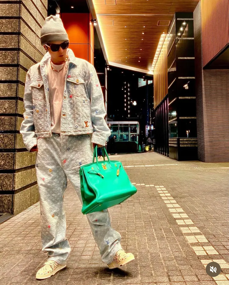 他最近也狂曬愛馬仕包。翻攝羅志祥IG