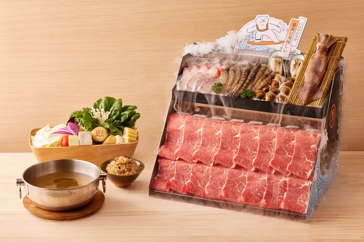 帶媽媽到聚玩濾鏡遊戲，笑得越開心能獲得鮮蝦好禮。業者提供