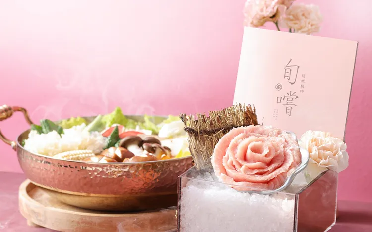 5/31前到旬嚐內用兩客套餐，每桌贈價值528元松阪花寶盒。業者提供