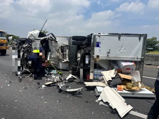 國1嘉義段爆4車連環撞　2小貨車側翻釀1傷