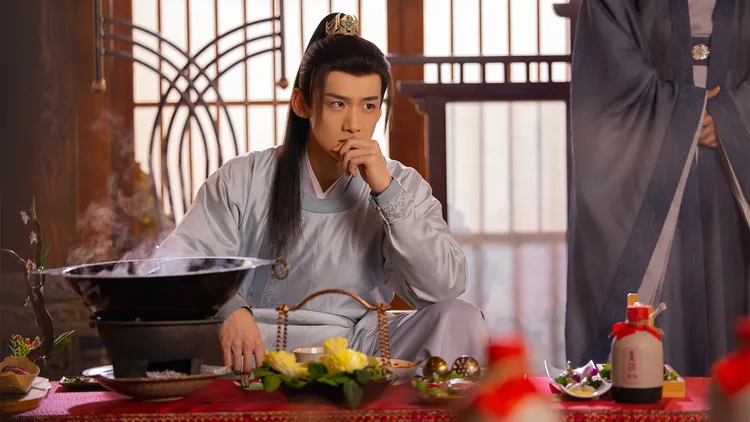 《卿卿日常》白敬亭飾演長期受胃疾困擾的六少主。八大提供