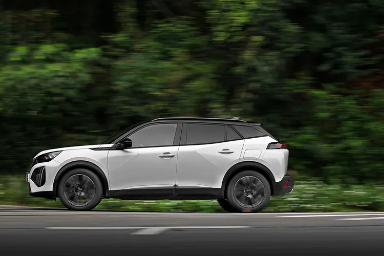 Peugeot 2008小改款渦輪榨力的瞬間及邁向高轉的那份積極流暢，加上成熟的CMP模組底盤真的堪稱絕配。林浩昇攝