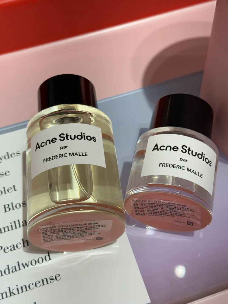 EDPFM馥馬爾香氛出版社Acne Studios淡香精，50ml／8800元、100ml／1萬2700元。張家玲攝