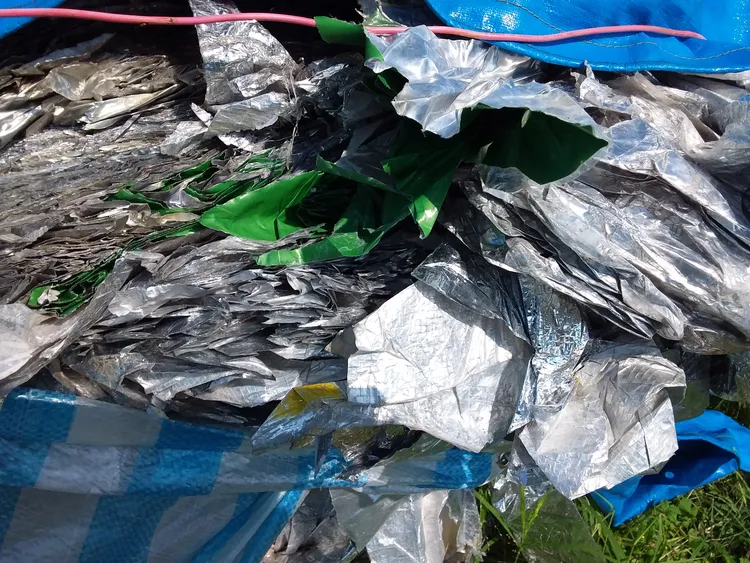 現場堆放的廢棄物。翻攝照片