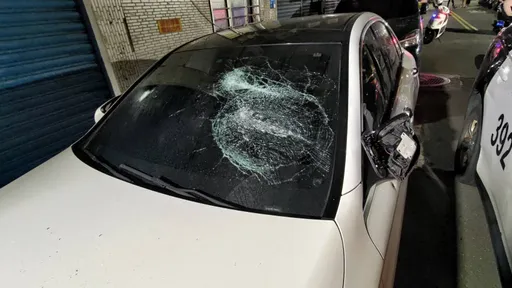 三重8+9半夜當街砸賓士車還開槍　警逮6嫌曝「兩派陣頭搶地盤」