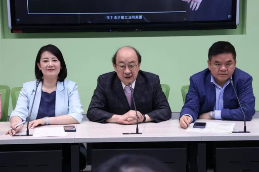 柯建銘批藍白讓新內閣寸步難行　藍黨團酸：半夜睡不著不應在臉書寫小說