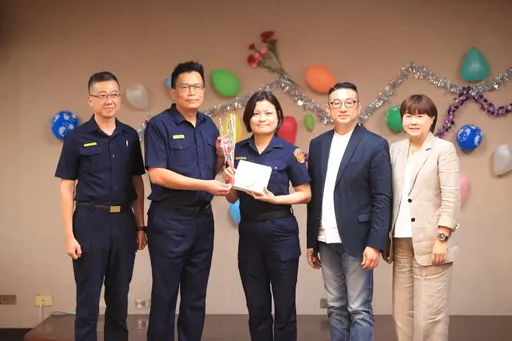 母親節愛媽媽!輕珠寶致贈暖心小禮 肯定警職婦女辛勞