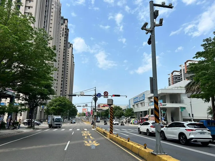 竹市慈雲路與埔頂二路口擴充偵測取締功能。市警局提供
