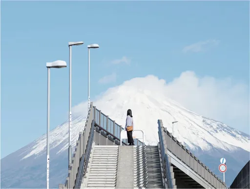 富士山腳拍照脫序嚴重 「北布幕南柵欄」平遊客之亂