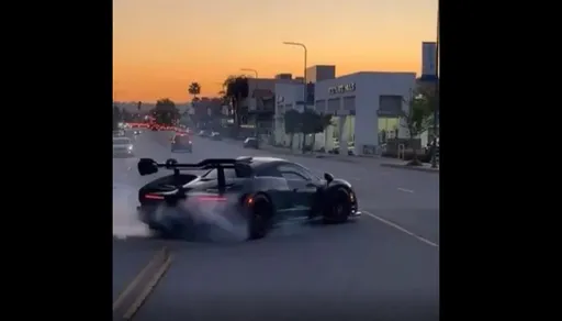 網紅炫耀5000萬超跑　改裝完一個move撞爛