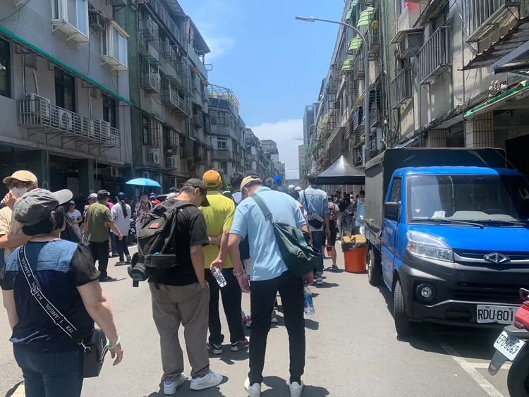 排隊人潮。江孟謙攝