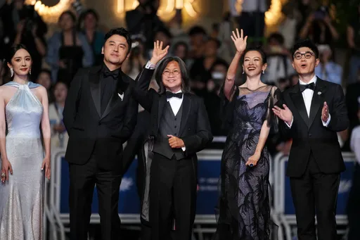 坎城紅毯|章子怡贏在人脈楊冪鑲邊陪襯 「黑化」禮服成焦點