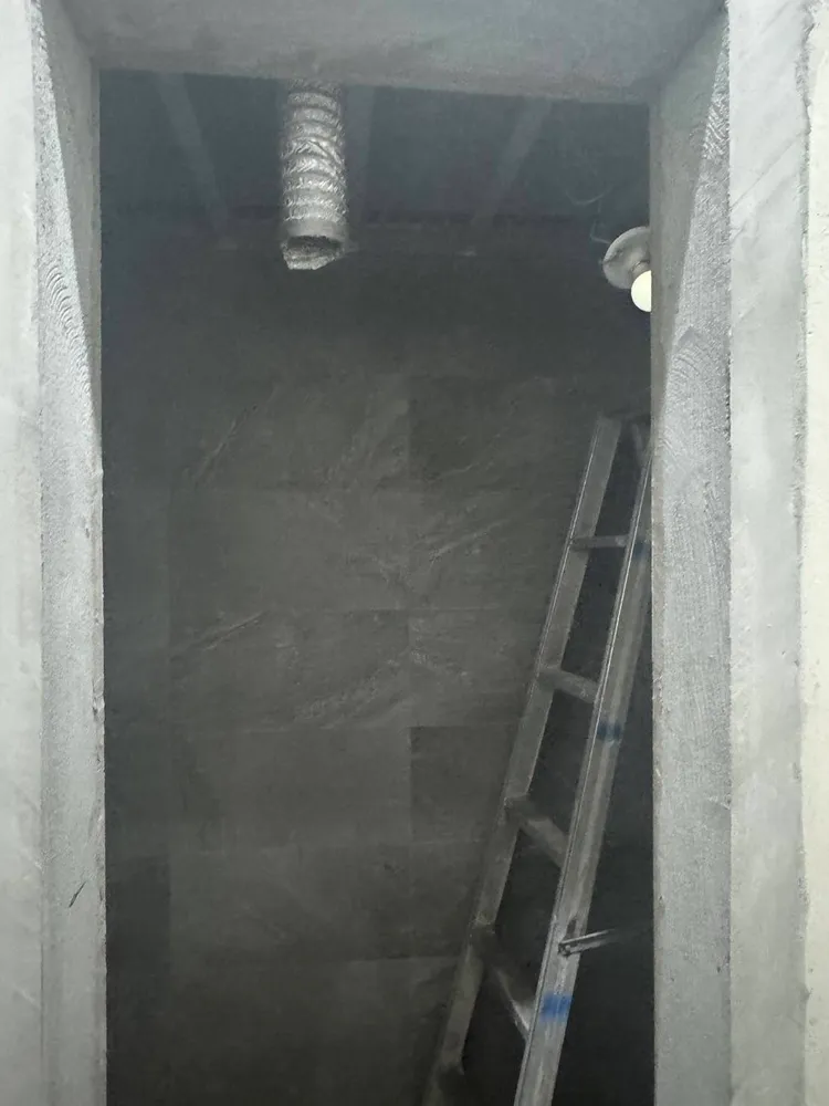 何姓工人工作的位置。民眾提供