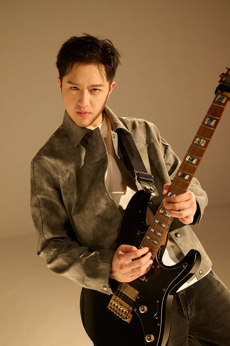 莫凡新寫新曲歌頌勞工精神。唯有音樂提供