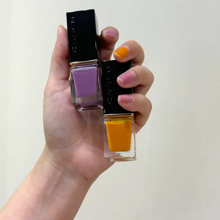 晶采妍色指甲油#160（左）、#161（右），各950元。張家玲攝