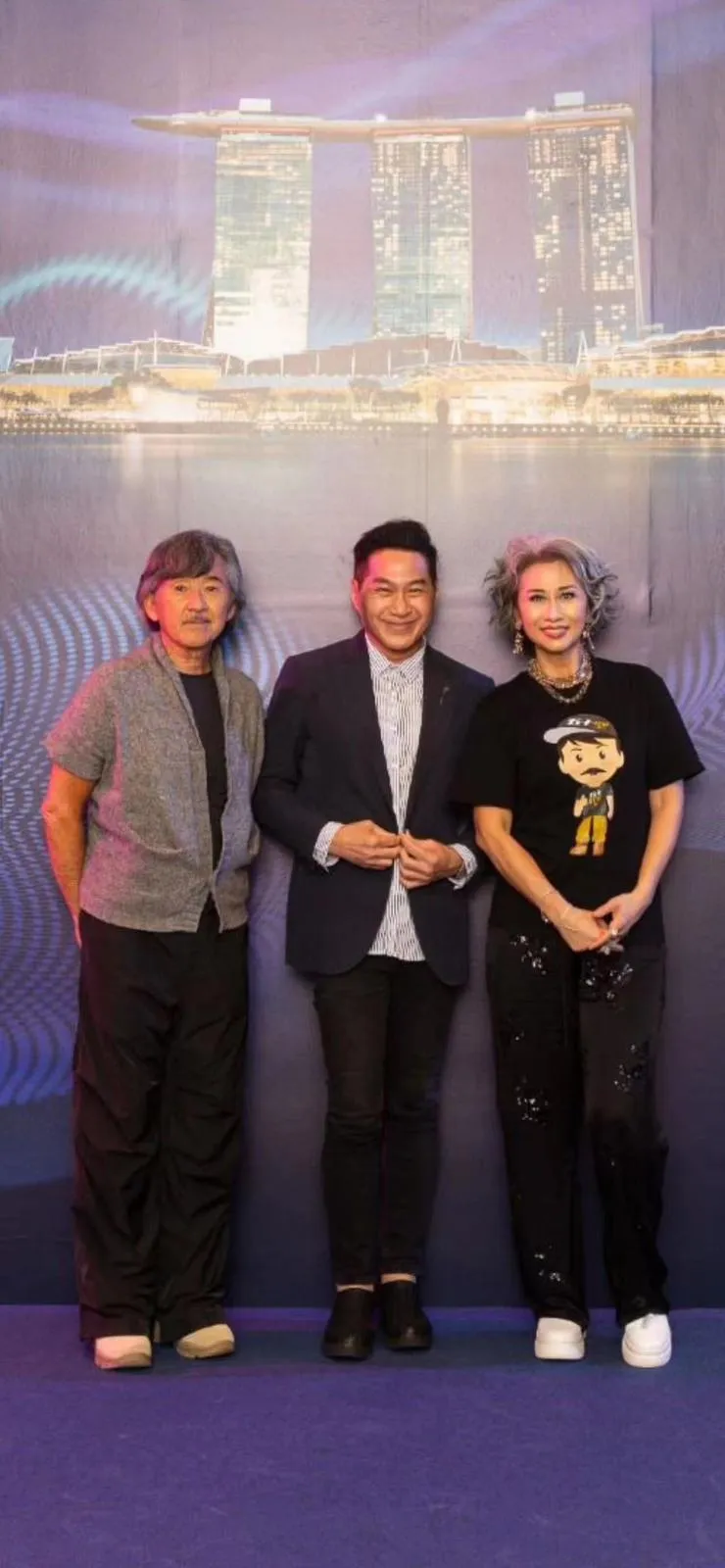 林子祥（左起）、文章、葉蒨文在新加坡演唱會後台合照。翰森娛樂提供