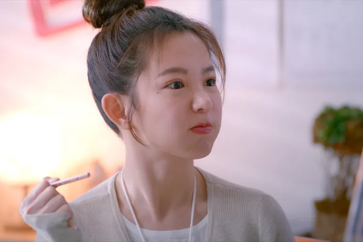 郭書瑤因吃醋怒折手中筆。TVBS提供