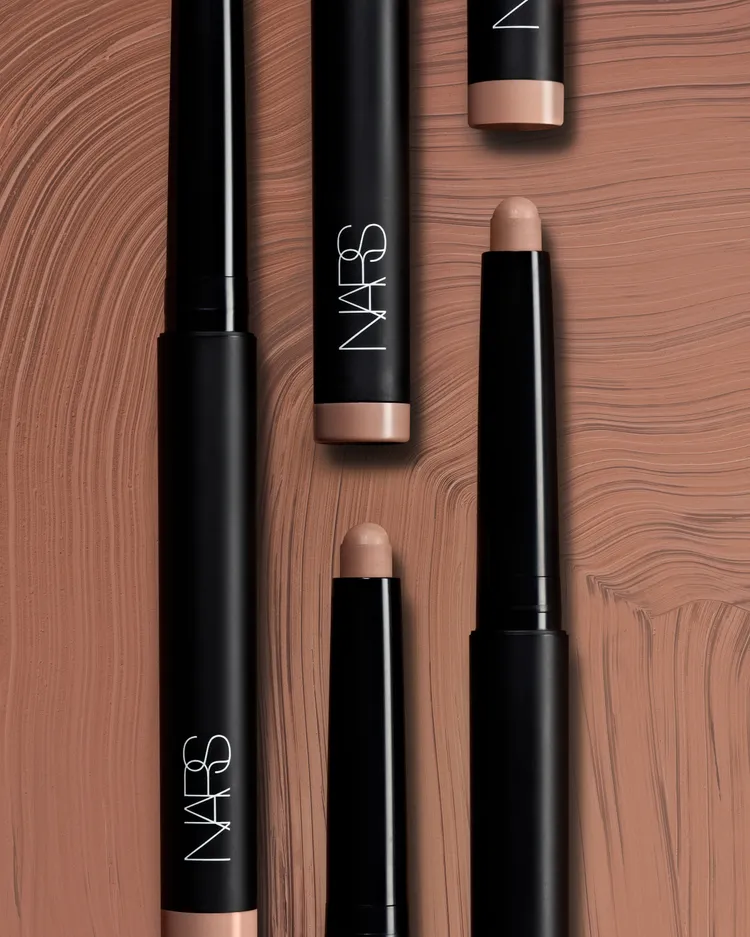 NARS超持色奶霧眼彩筆，各1150元。品牌提供