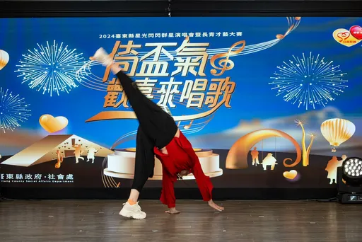 金曲歌后張秀卿主持拼老命! 53歲翻跟斗畫面曝光