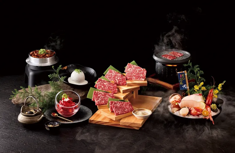 5月底前帶媽咪到「藝奇和牛岩板燒 日本料理」消費極上或名物套餐，就享專屬贈菜「櫻之干貝最中餅」1份。業者提供