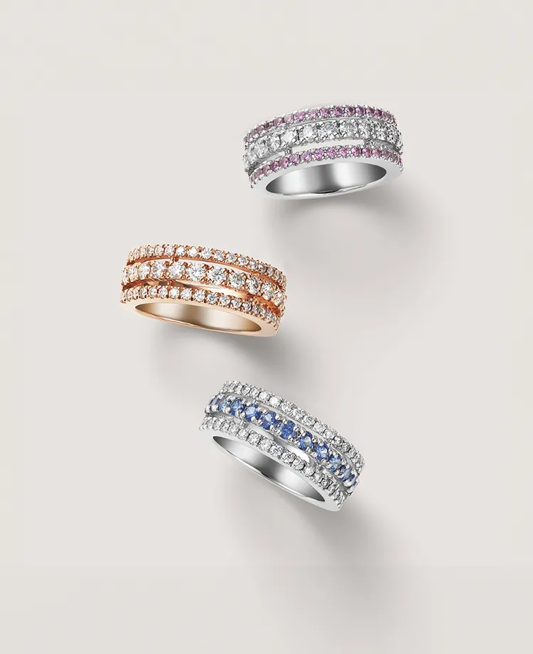 MIKIMOTO粉紅藍寶石鑽戒（上）19萬1000元、粉紅K金鑽戒（中）21萬6000元、藍寶石鑽戒（下）18萬6000元。品牌提供