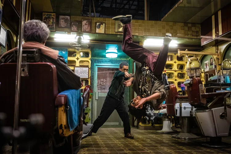 古天樂在《九龍城寨之圍城》有許多精彩打戲。華映娛樂提供