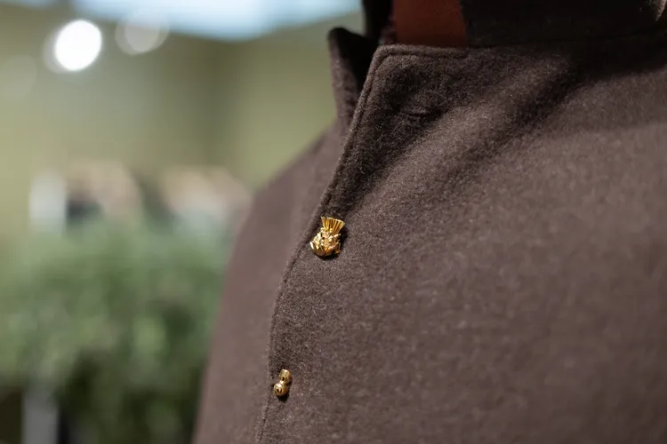 薊花是本季重要的設計元素。品牌提供