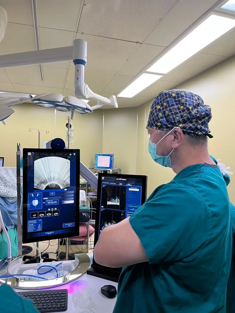 盧智強醫師表示，最新一代海神刀在顯像技術上有更優異的表現，是不想動刀的另一種選擇。光田醫院提供