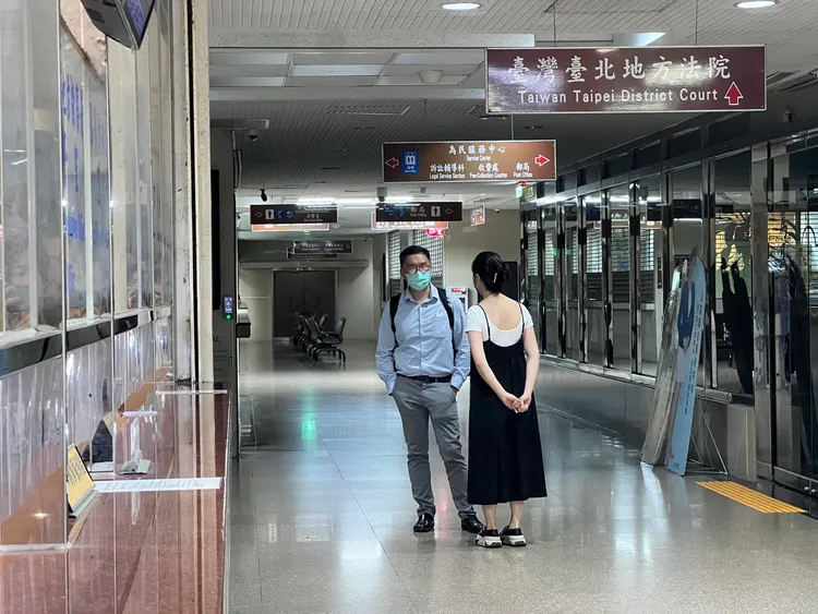 力特光電董事長趙寄蓉的兒子趙輝生（左）。陳彩玲攝