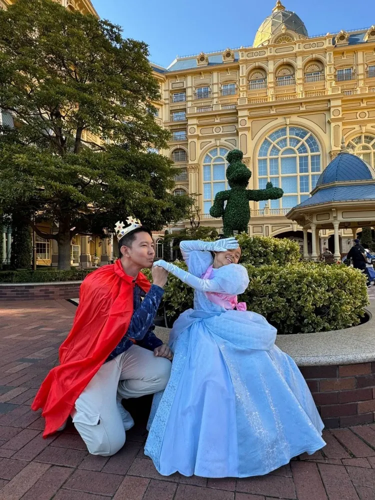 立威廉（左）和扮成公主的女兒很有戲。Jim提供