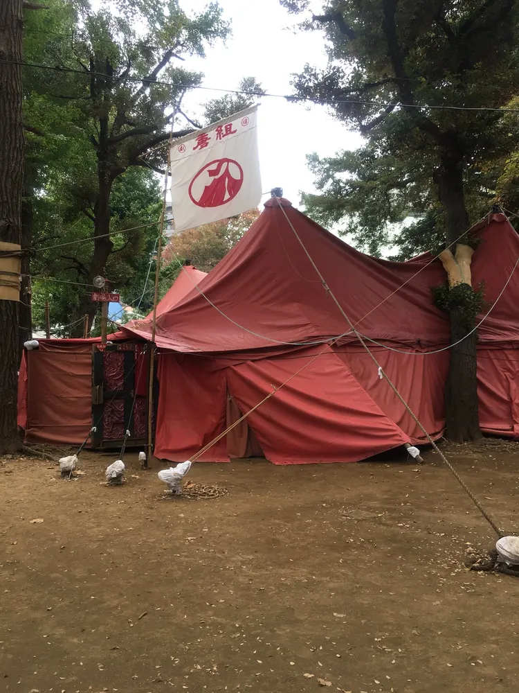 唐十郎成立紅帳篷移動式劇場，在日本各地搭起帳篷就能演出。翻攝karagumi_pr X