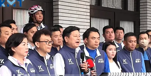 立院現場|藍委築「人牆」敬告綠營:排隊進場!不要再耍流氓秀下限