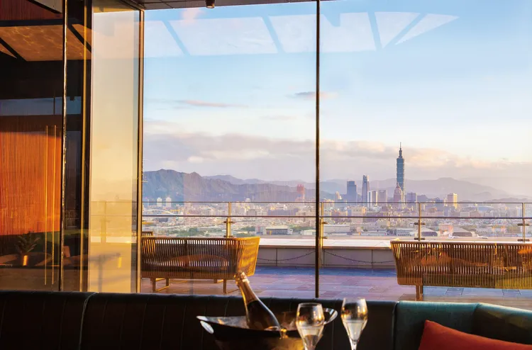 台北萬豪酒店INGE'S Bar&Grill可遠眺飽覽270度環景視野。業者提供