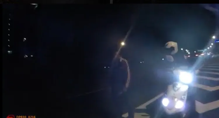 警方騎了800公尺找到老翁。翻攝畫面