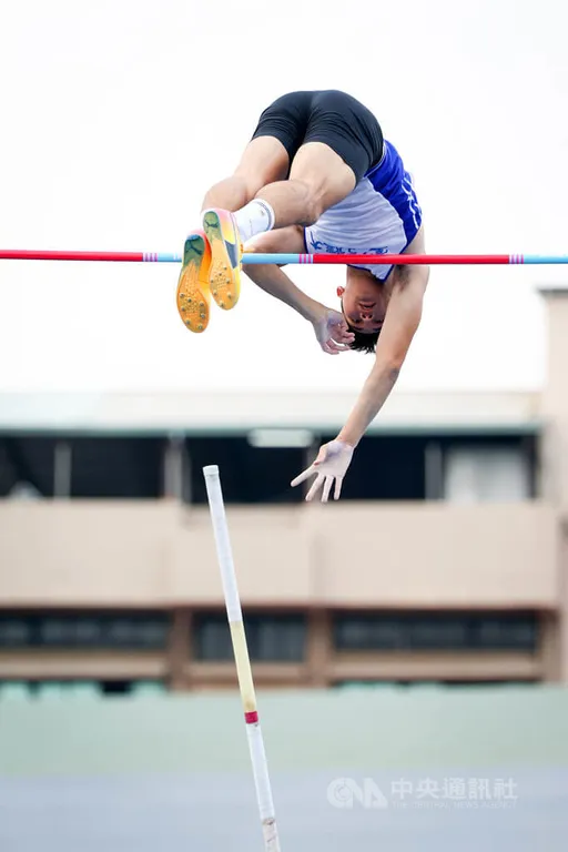 全大運男子撐竿跳決賽 台體大林琮憲破大會紀錄連2屆摘金