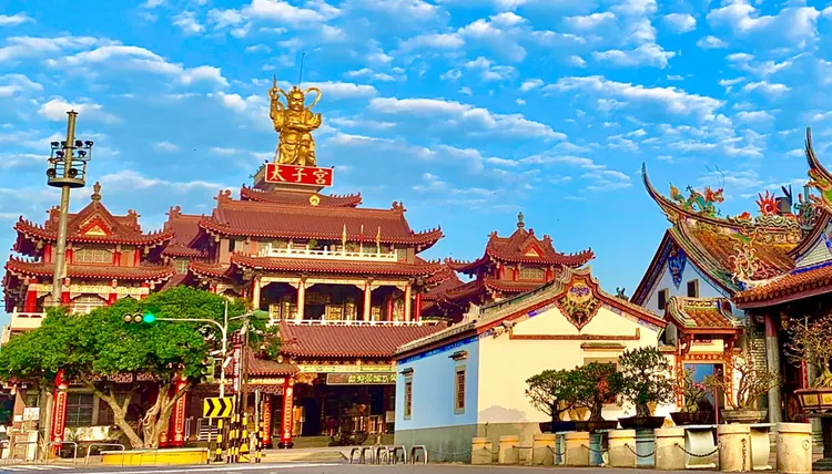 新營太子宮「神鬼女秘書」A走香火錢近3千萬元。翻攝新營太子宮臉書粉專