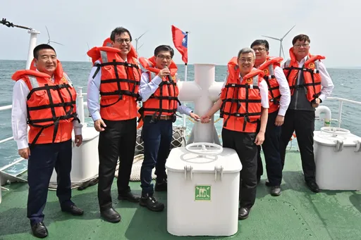 陳建仁視察海洋風場 盼賴政府達成2050淨零排放