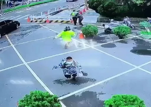 竹縣某國小校門口喋血!7旬男鐮刀怒砍校警 都是感情糾紛惹的禍