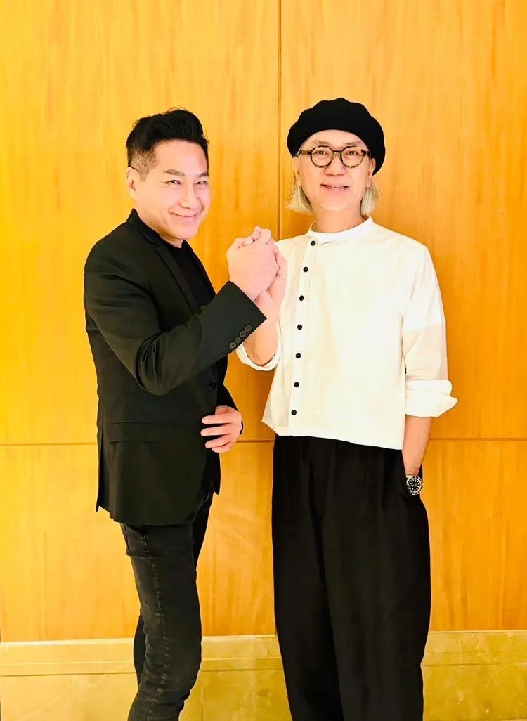 文章（左）和大大娛樂老闆李明智相見歡。翰森娛樂提供