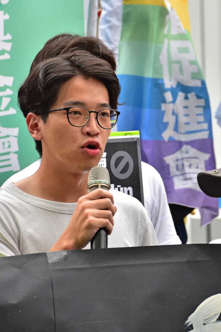 高雄學生民主聯盟副主席巫愷政指出，國會不應該挾著多數優勢，強行通過法案。台權會提供