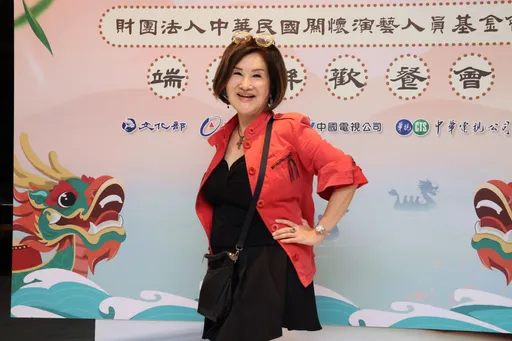 72歲恬娃自爆2年前曾「身體快樂」 曝有80、90年次鮮肉加她臉書