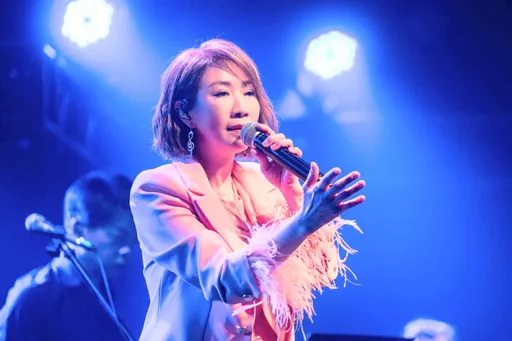 李翊君唱一半脫了!母親節獻初體驗 女兒也在場